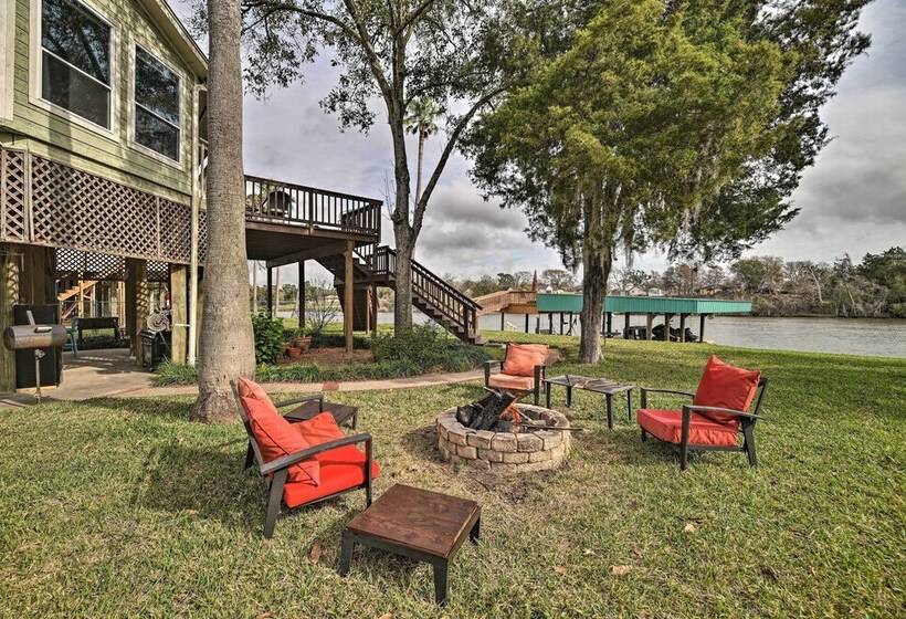 Waterfront San Jacinto River Home W/ Boat Slip!