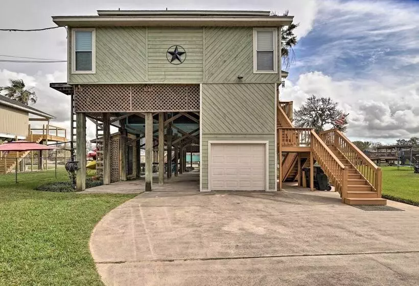 Waterfront San Jacinto River Home W/ Boat Slip!
