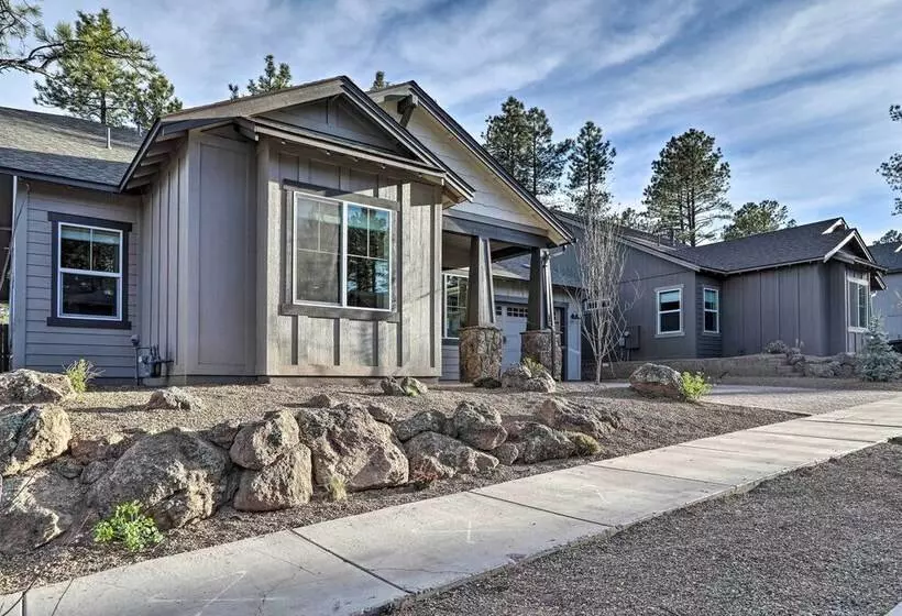 Chic & Modern Flagstaff Home W/ Hot Tub + Fire Pit