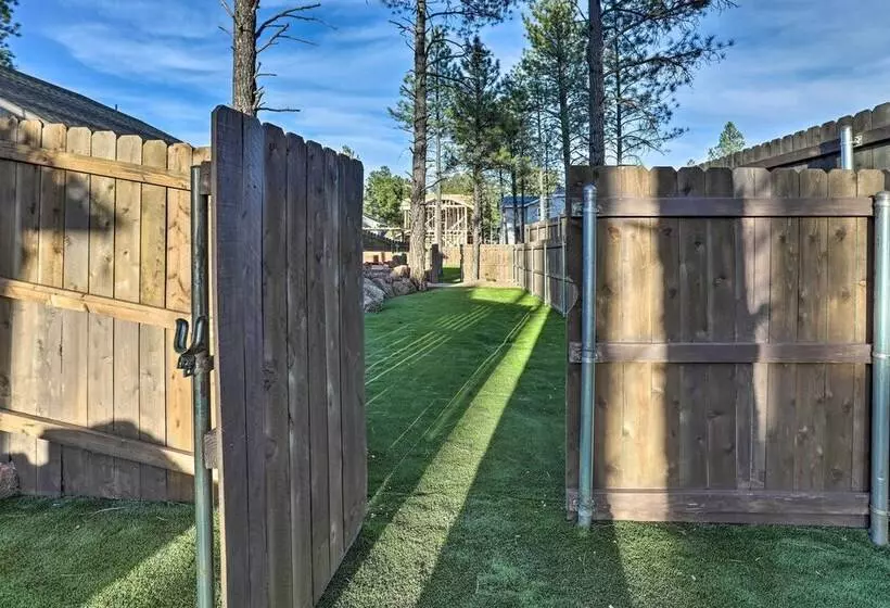 Chic & Modern Flagstaff Home W/ Hot Tub + Fire Pit