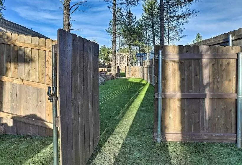 Chic & Modern Flagstaff Home W/ Hot Tub + Fire Pit