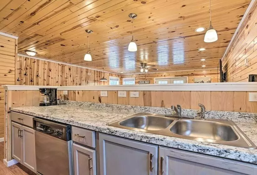 Cozy Elmira Cabin ~ 23 Mi To Boyne Mountain Resort