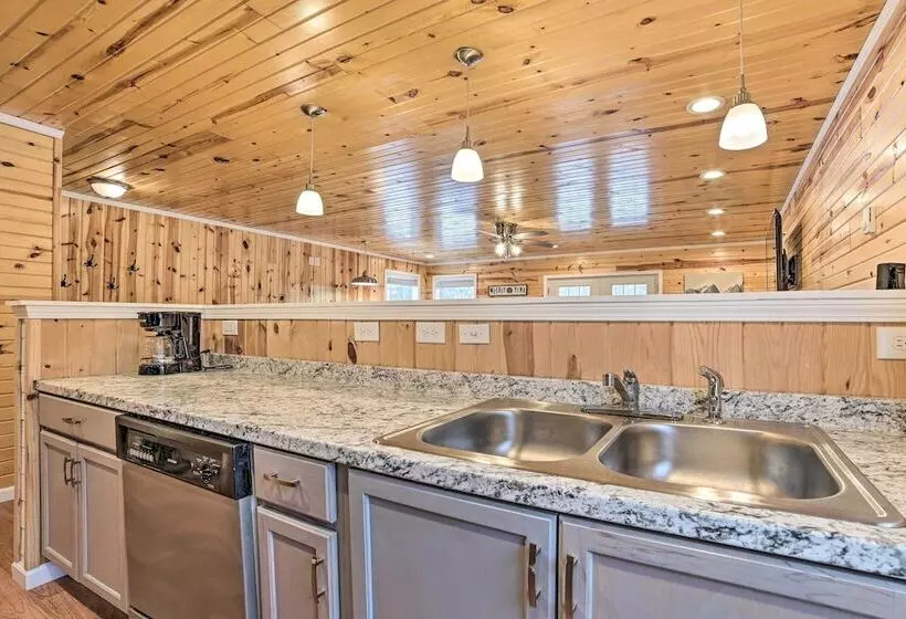 Cozy Elmira Cabin ~ 23 Mi To Boyne Mountain Resort