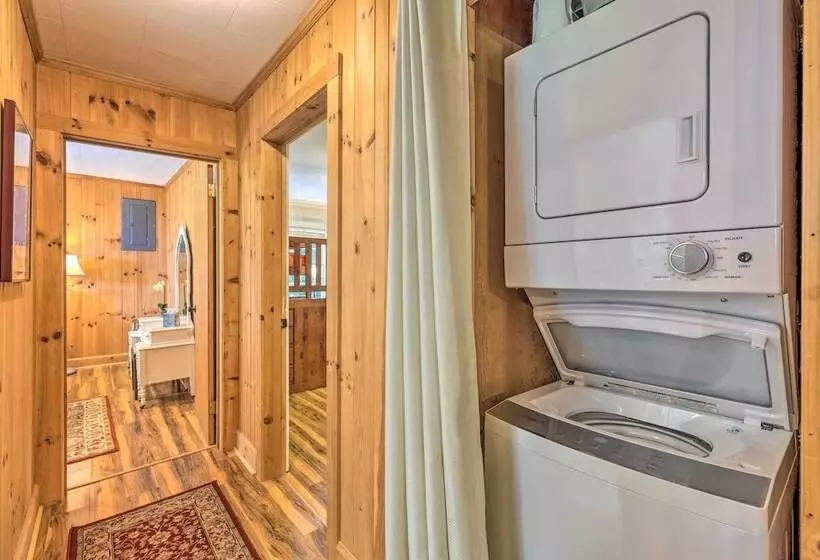 Near Hiking: Roaring Gap Retreat W/ Fire Pit!