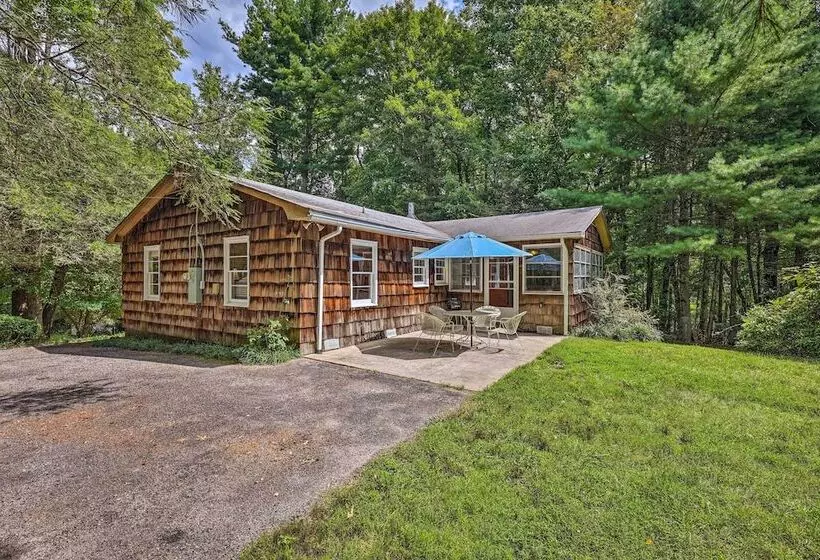 Near Hiking: Roaring Gap Retreat W/ Fire Pit!