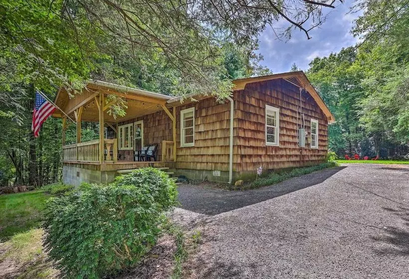 Near Hiking: Roaring Gap Retreat W/ Fire Pit!