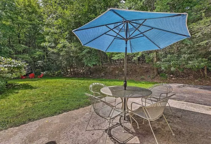 Near Hiking: Roaring Gap Retreat W/ Fire Pit!