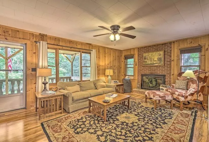 Near Hiking: Roaring Gap Retreat W/ Fire Pit!