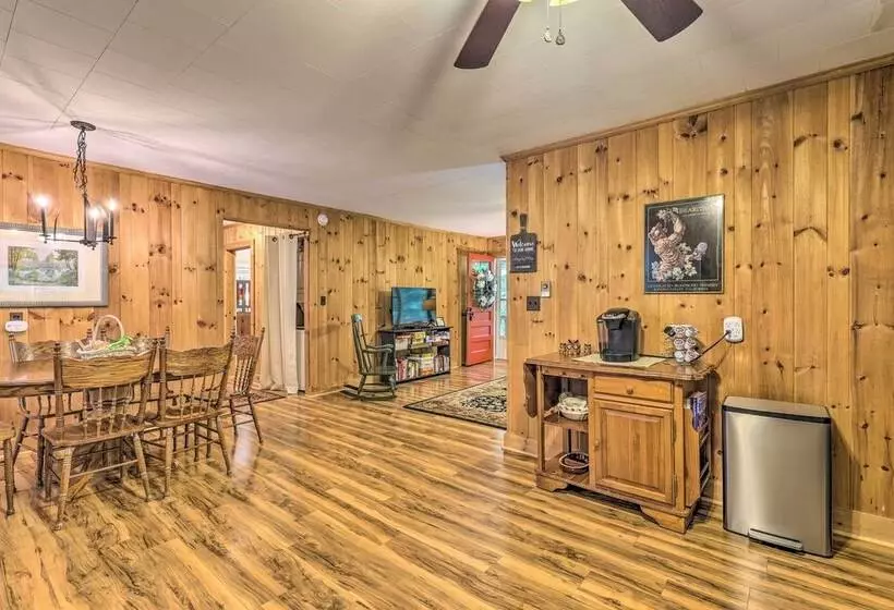 Near Hiking: Roaring Gap Retreat W/ Fire Pit!