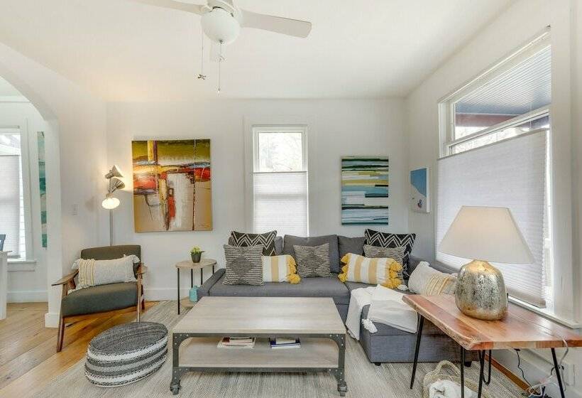 Downtown Cottage W/ Patio: Next To Colorado River!