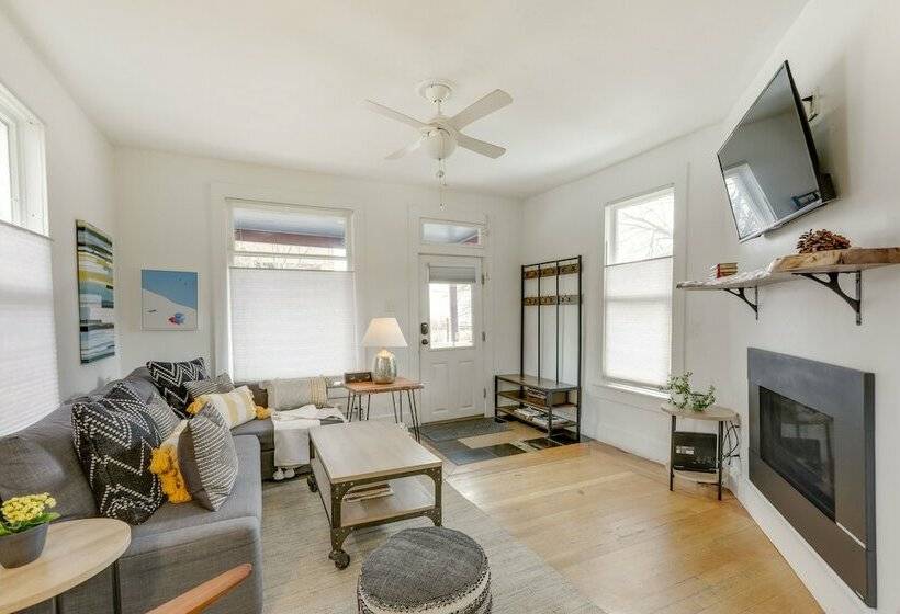 Downtown Cottage W/ Patio: Next To Colorado River!