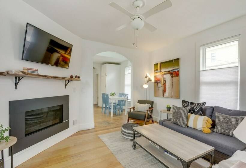 Downtown Cottage W/ Patio: Next To Colorado River!