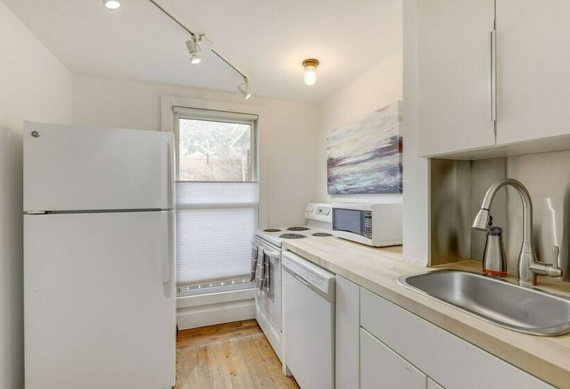 Downtown Cottage W/ Patio: Next To Colorado River!
