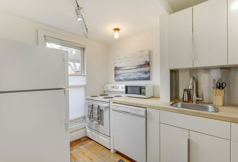 Downtown Cottage W/ Patio: Next To Colorado River!