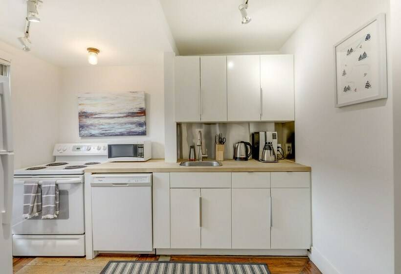 Downtown Cottage W/ Patio: Next To Colorado River!