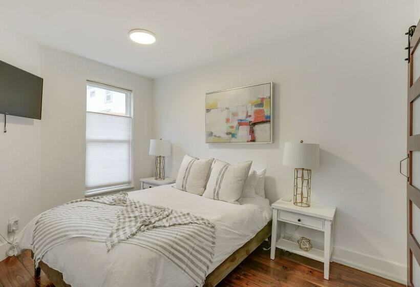 Downtown Cottage W/ Patio: Next To Colorado River!