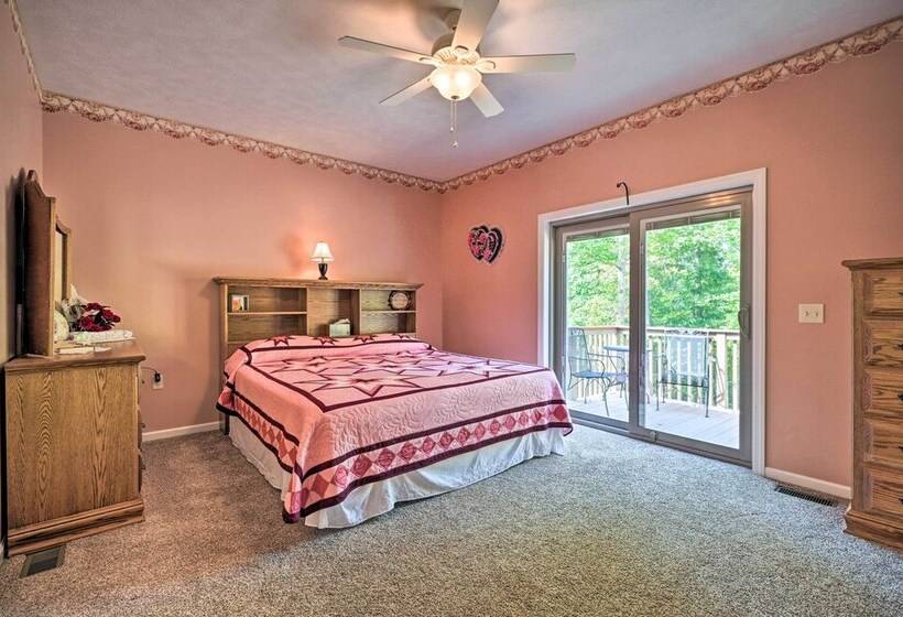 Family Friendly Cassville Retreat W/ Deck!