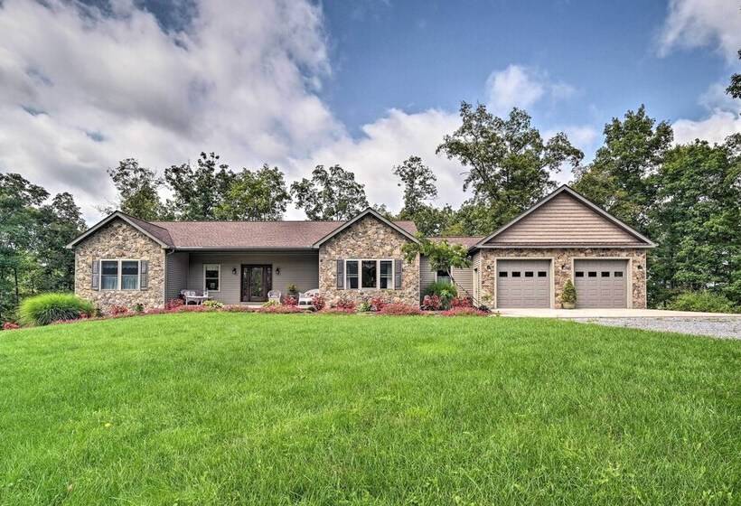 Family Friendly Cassville Retreat W/ Deck!