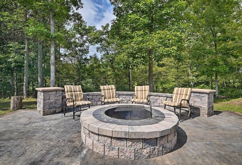 Family Friendly Cassville Retreat W/ Deck!