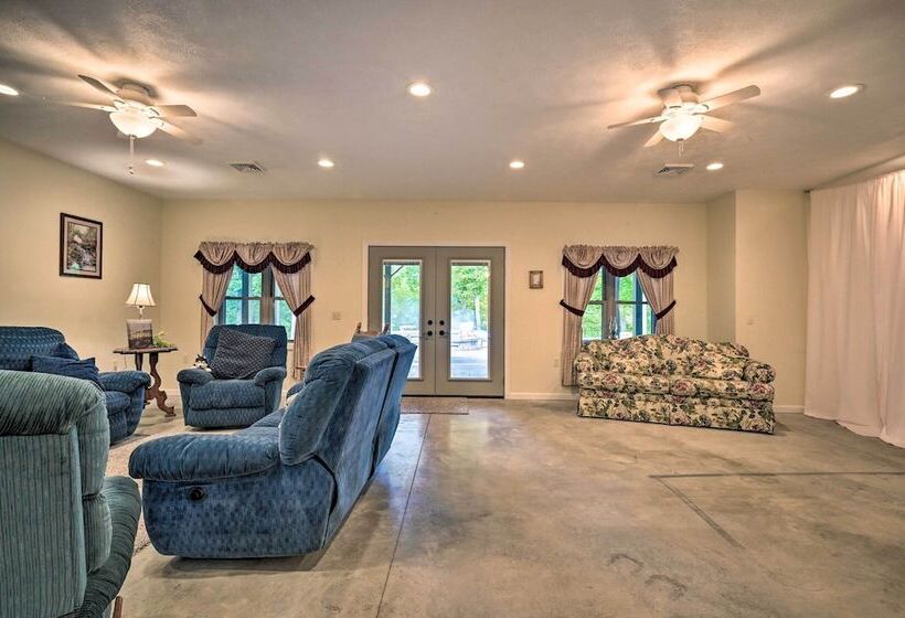 Family Friendly Cassville Retreat W/ Deck!