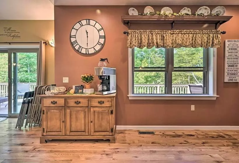 Family Friendly Cassville Retreat W/ Deck!