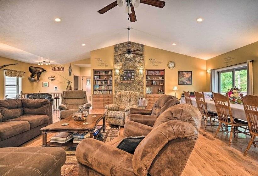 Family Friendly Cassville Retreat W/ Deck!