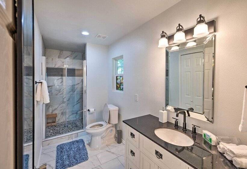 Family Friendly Fort Worth Home W/ Game Room!