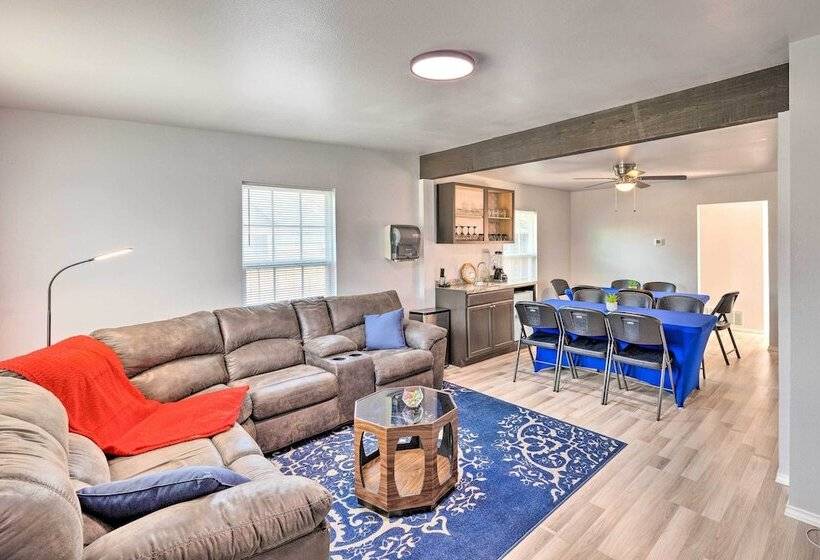 Family Friendly Fort Worth Home W/ Game Room!