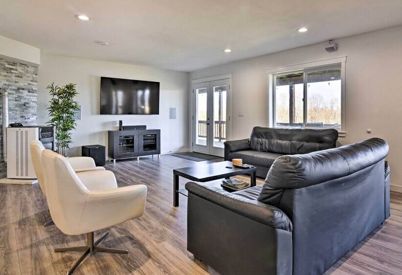 Fully Remodeled Hillsboro Home W/ Home Theater!