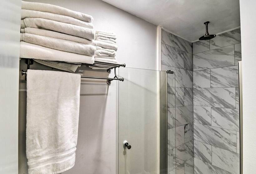 Fully Remodeled Hillsboro Home W/ Home Theater!