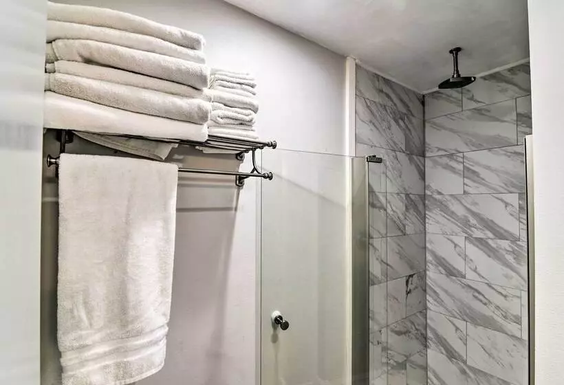 Fully Remodeled Hillsboro Home W/ Home Theater!