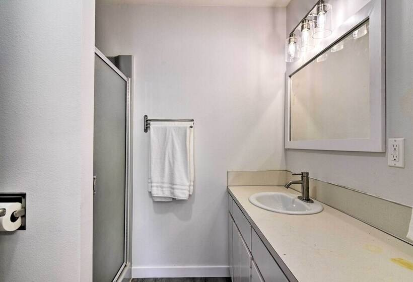 Fully Remodeled Hillsboro Home W/ Home Theater!