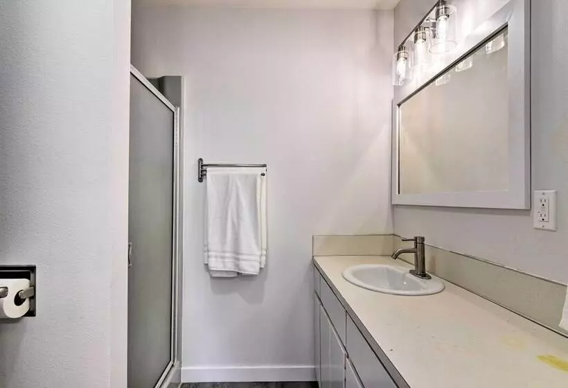 Fully Remodeled Hillsboro Home W/ Home Theater!