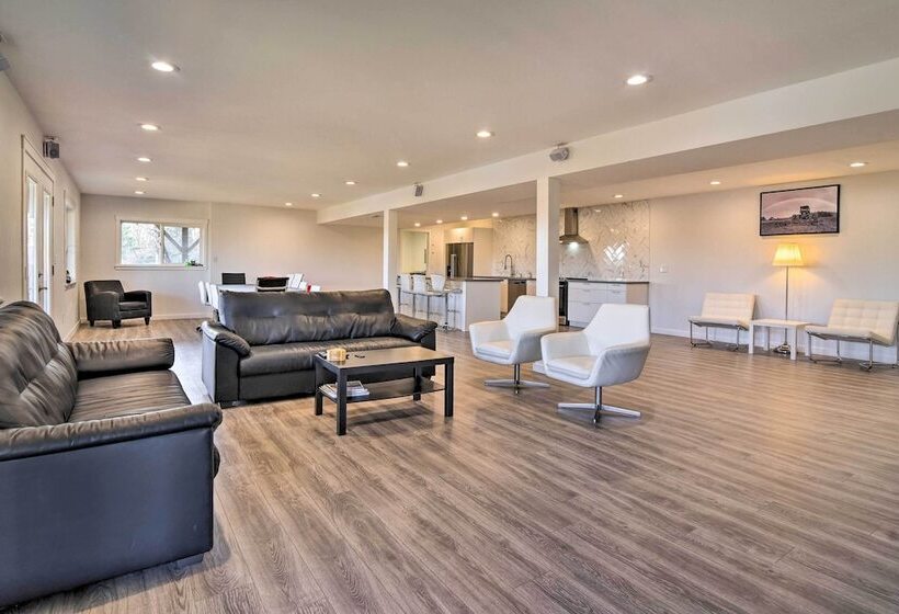 Fully Remodeled Hillsboro Home W/ Home Theater!