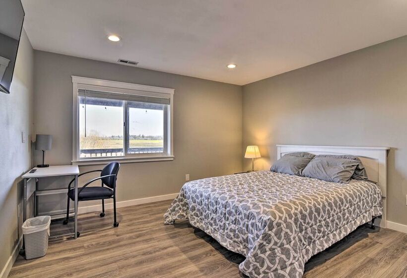 Fully Remodeled Hillsboro Home W/ Home Theater!