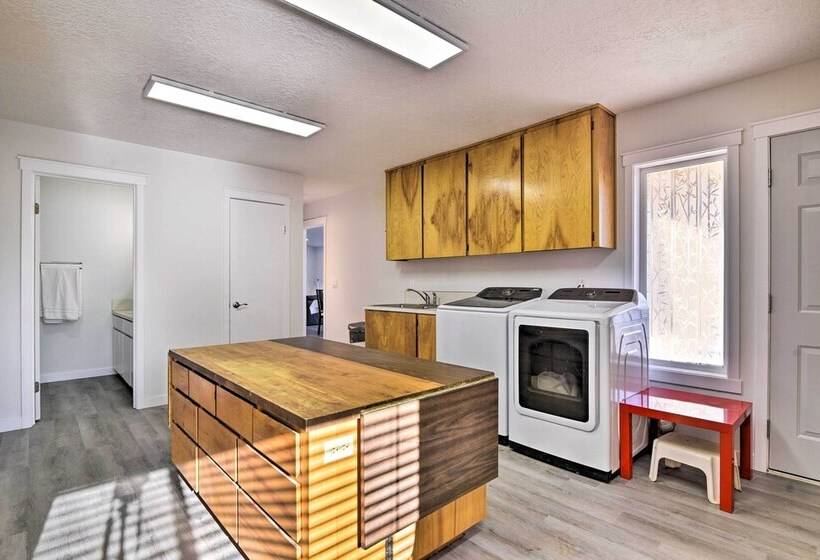 Fully Remodeled Hillsboro Home W/ Home Theater!