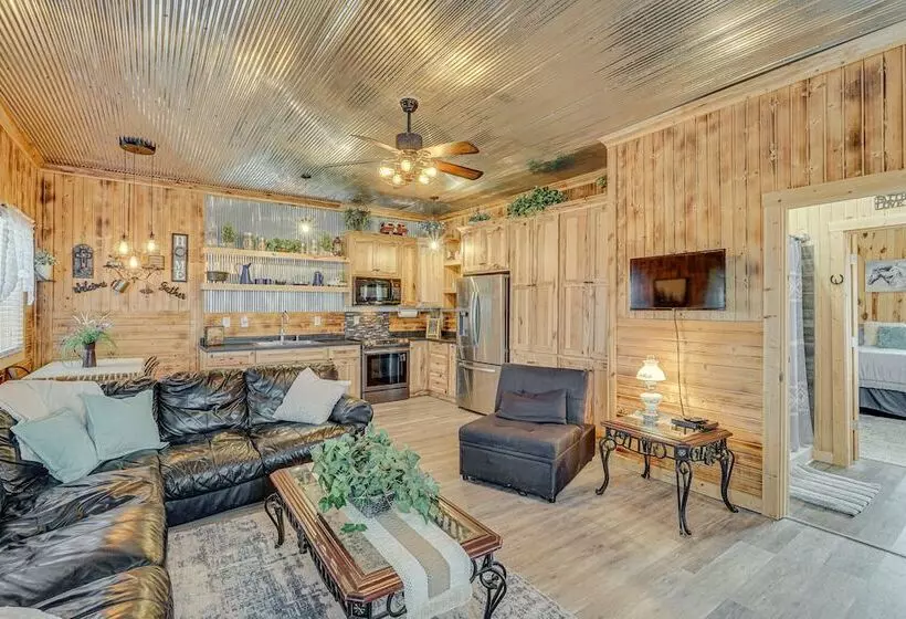 Grace Place  Clark House On Farm: Shared Hot Tub!