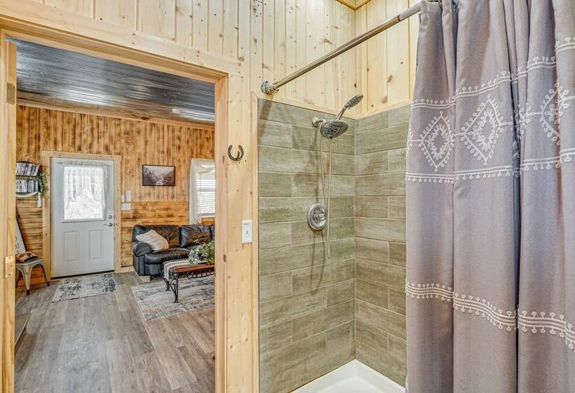 Grace Place  Clark House On Farm: Shared Hot Tub!