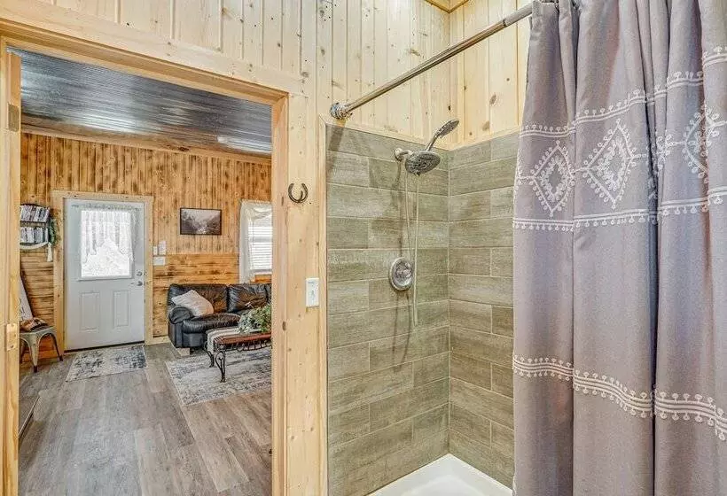 Grace Place  Clark House On Farm: Shared Hot Tub!