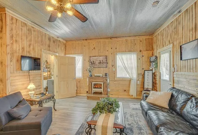 Grace Place  Clark House On Farm: Shared Hot Tub!