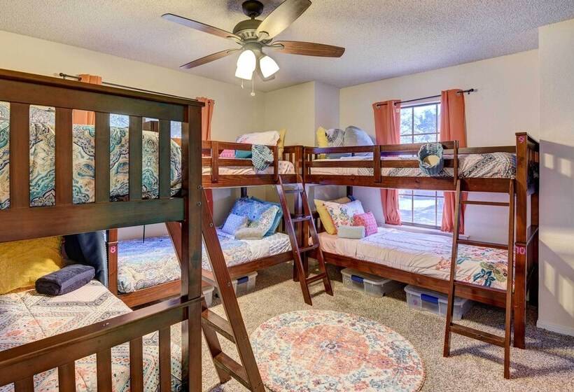 4 Mi To Joe Pool Lake: Home In Grand Prairie