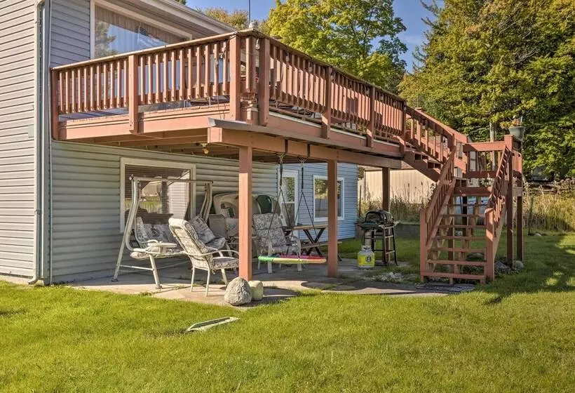 Lakefront Ludington Retreat W/ Kayaks & Fire Pit!