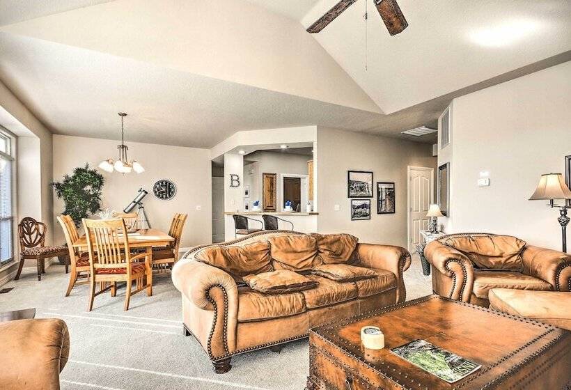 Home W/ Deck Near Lake Avalon, Boat Ramp + Golf!