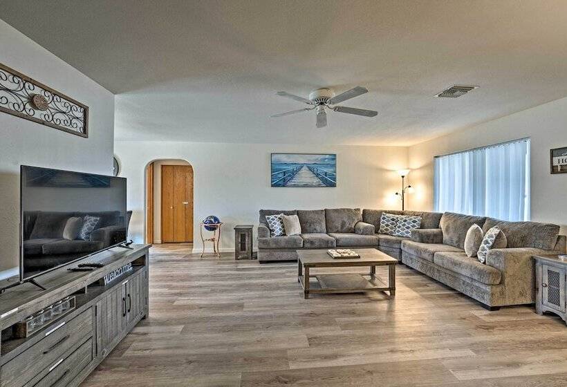 Lake Havasu City Retreat W/ Mtn Views & Patio!