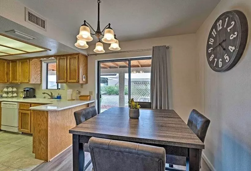 Lake Havasu City Retreat W/ Mtn Views & Patio!