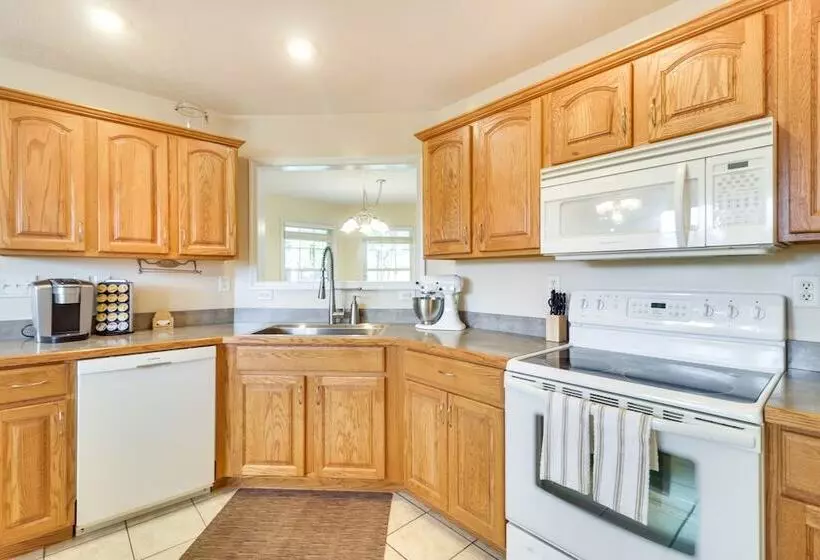 Laptop Friendly Elkton Home W/ Central A/c!