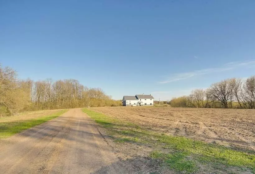 Large Home W/ Land In Prairie Farm!