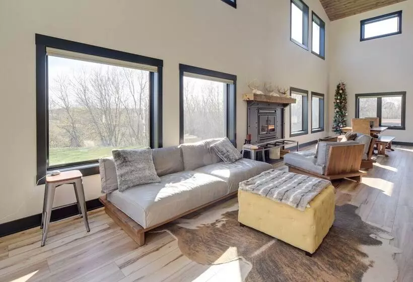 Large Home W/ Land In Prairie Farm!