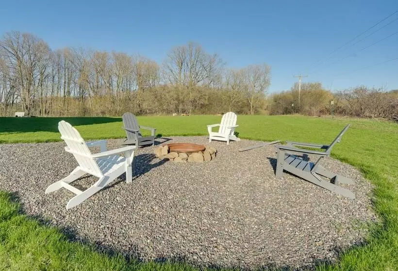 Large Home W/ Land In Prairie Farm!