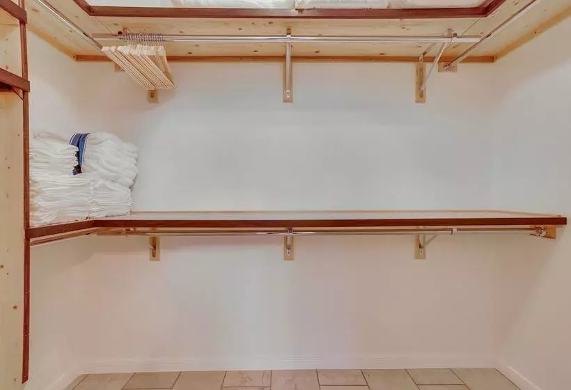 Modern Carrollton Home   Private Pool & Grill